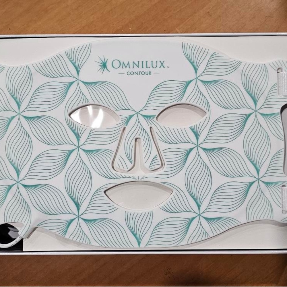 Brand new*** sealed and unopened omniluxled face mask.